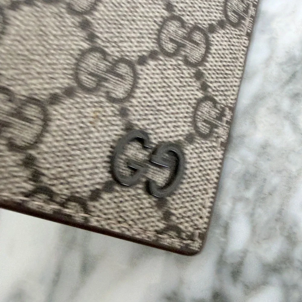 Gucci GG Supreme Canvas Bifold Passport Case Wallet Brown 795229